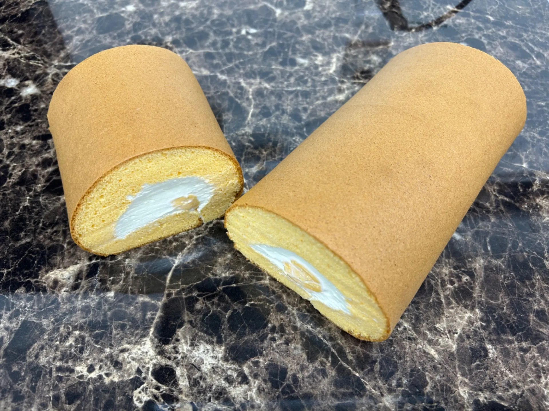 ロールケーキ製造の様子